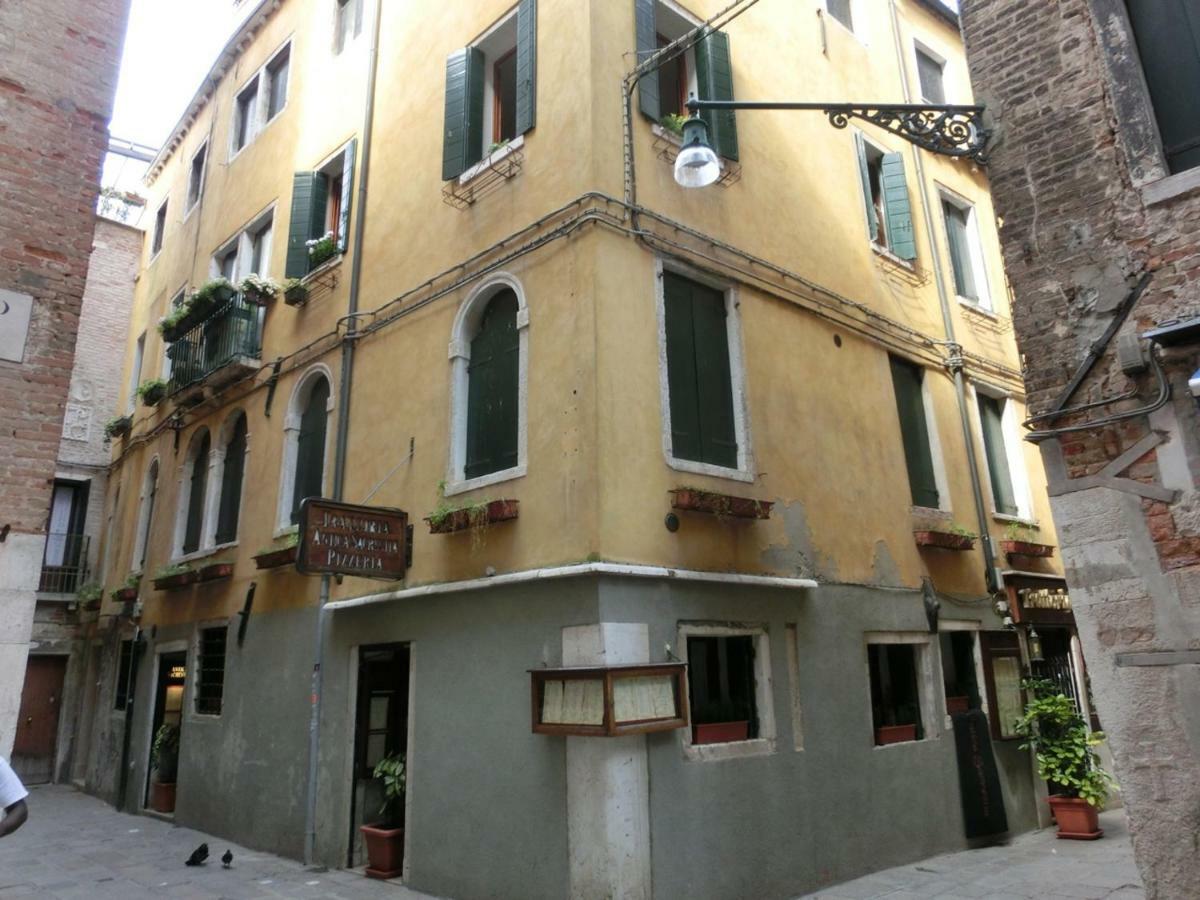 Classic Three Minutes From St Marc'S Square Daire Venedik Dış mekan fotoğraf